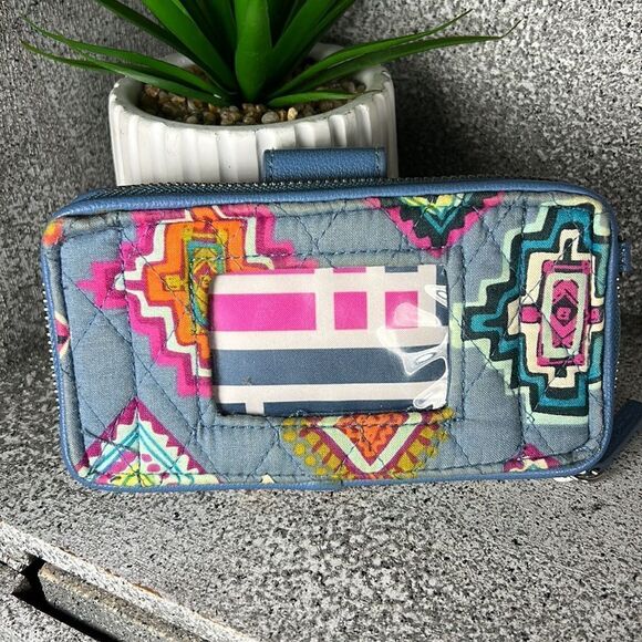 Vera Bradley RFID Smartphone Blue Painted Medallions Wallet - Picture 2 of 7